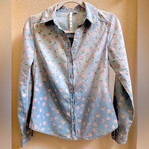 LC Lauren Conrad light blue floral blouse, slim fit, 100% cotton, XS